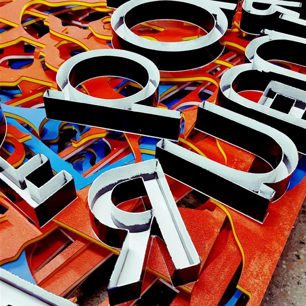 Graues Alphabet Ausschnitt Dekor